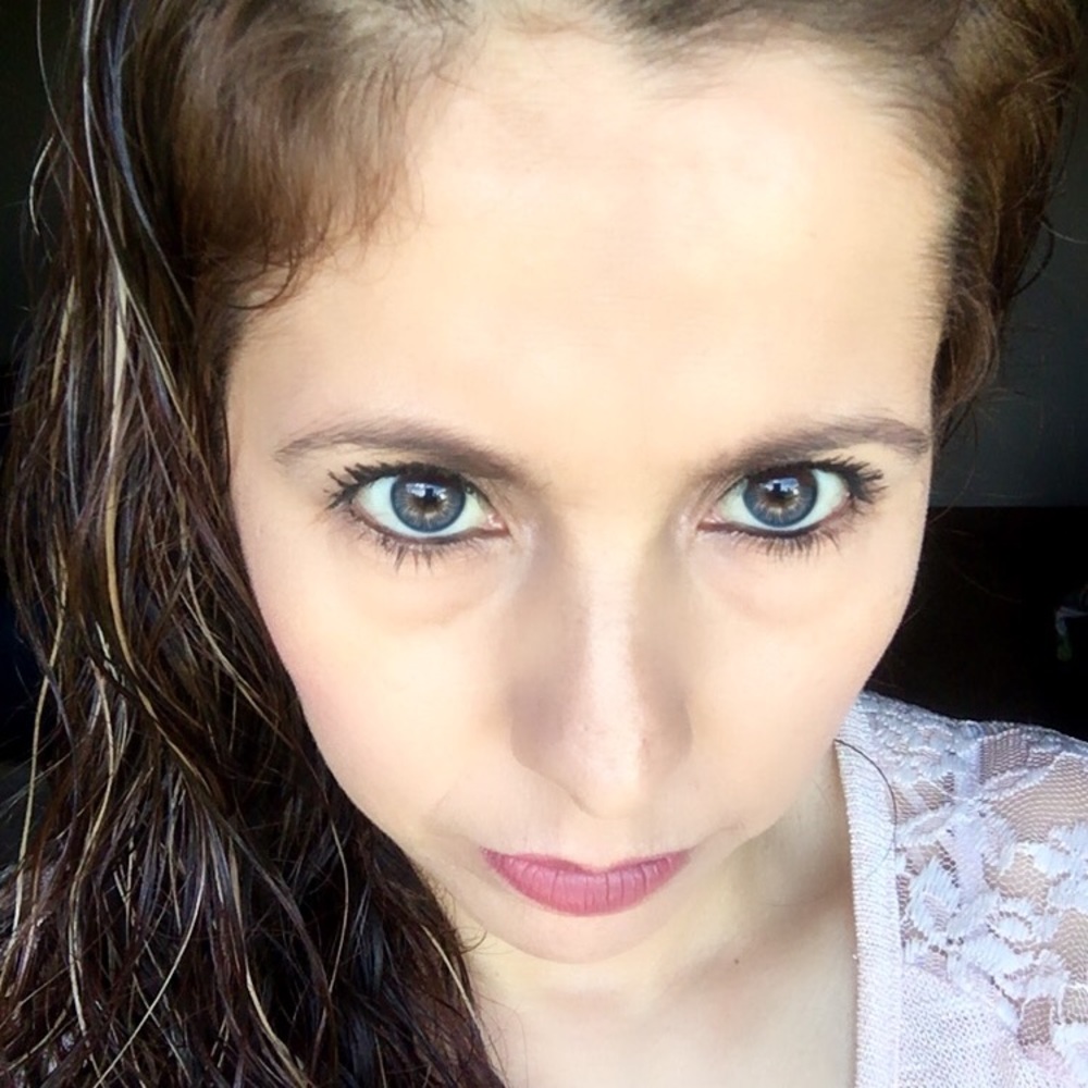 Meet your Posher, Claudia
